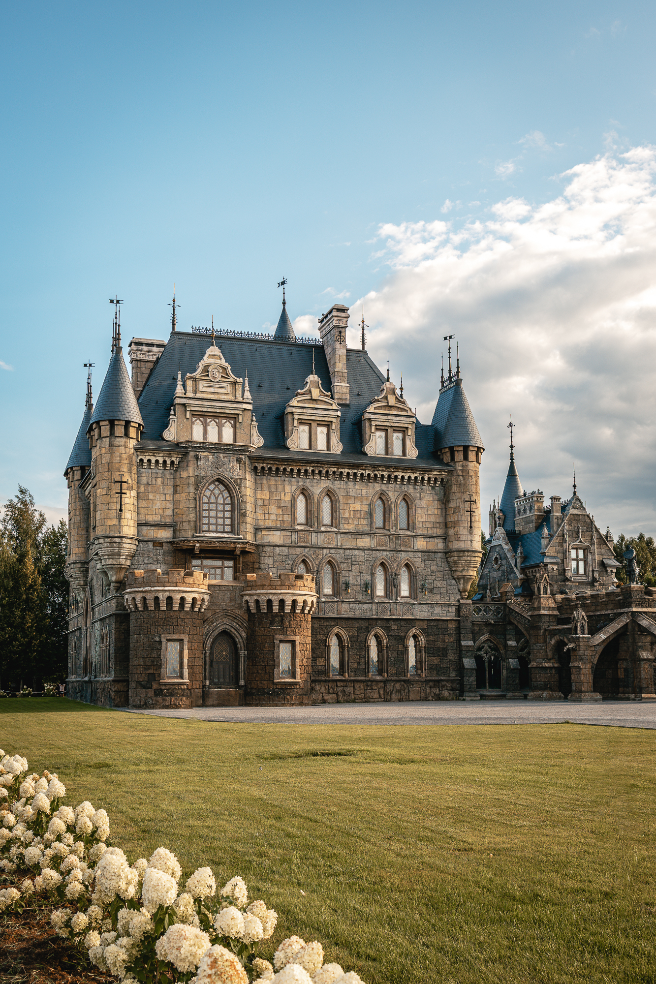 Mysterious & Intriguing:FAIRY TALE Castle of Russia (Garibaldi Castle, Tolyatti)